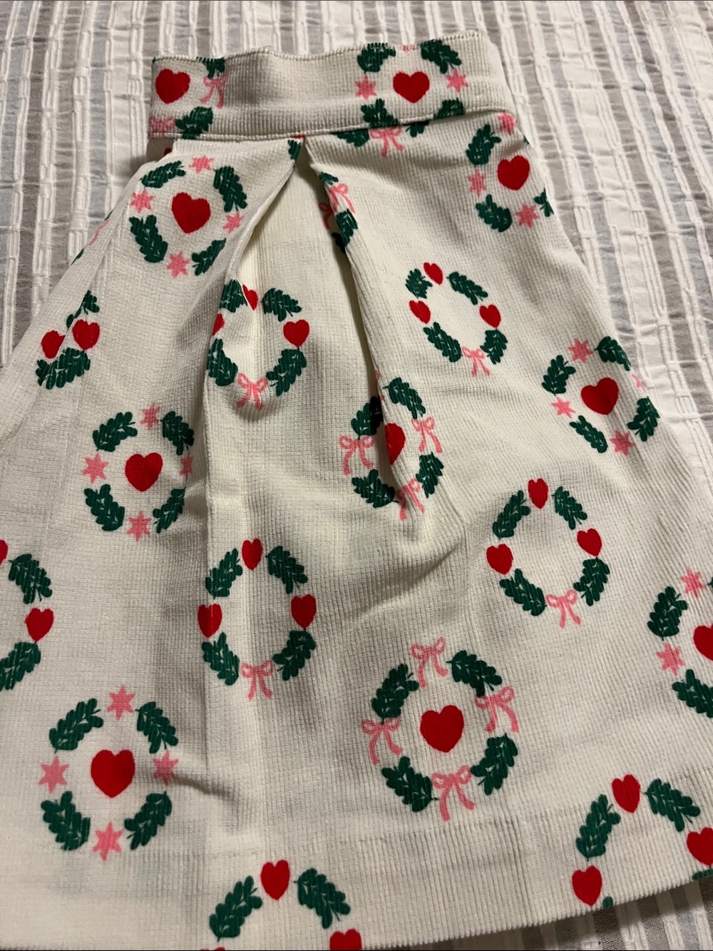 The Beaufort Bonnet Company Ivory Courdory Skirt holiday print size 8